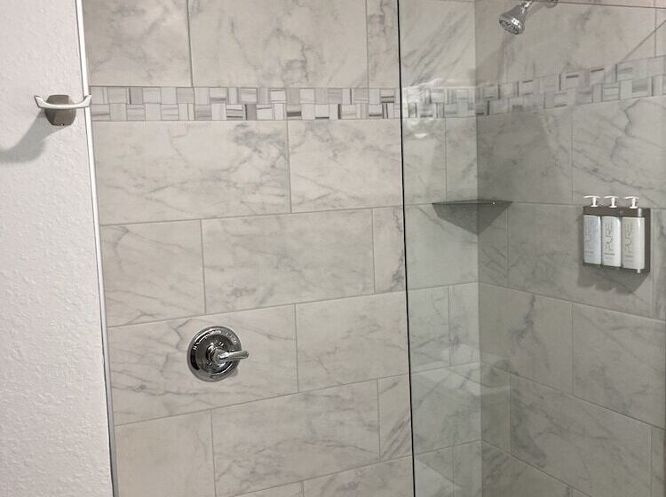 בית מלון כפרי Elker Inn & Suites