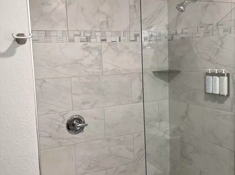 Hotelli Elker Inn & Suites