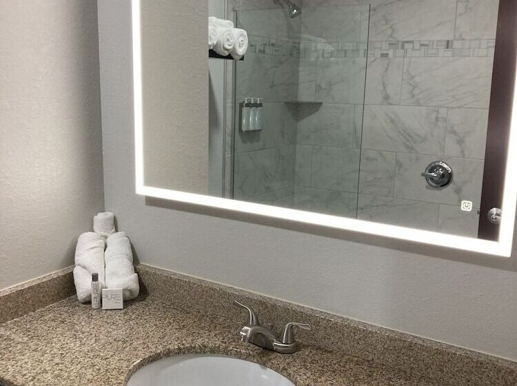 בית מלון כפרי Elker Inn & Suites