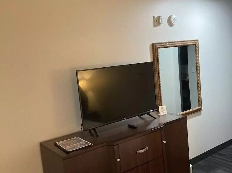 Hotelli Elker Inn & Suites