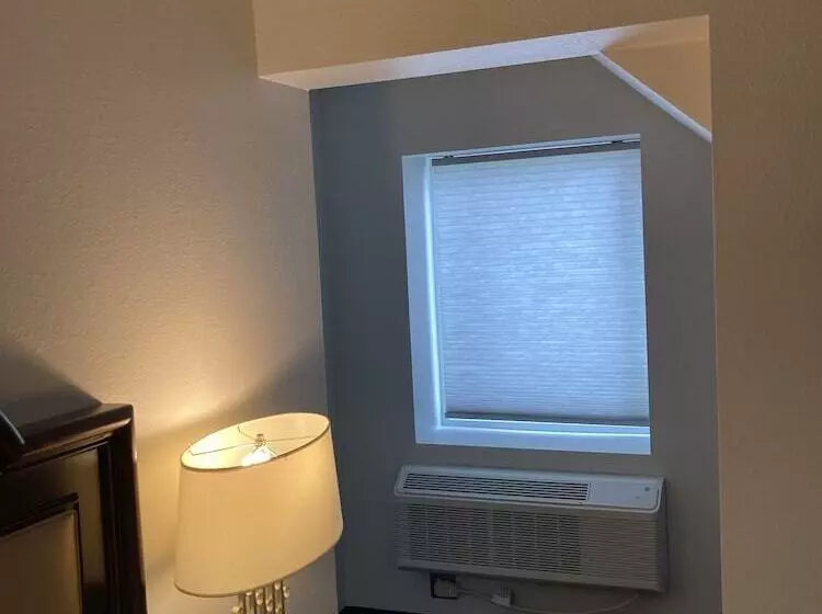 Hotelli Elker Inn & Suites