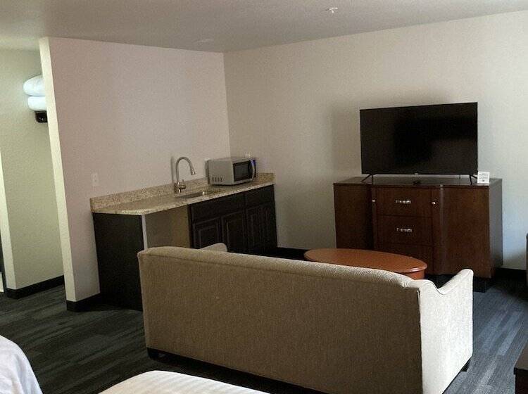 בית מלון כפרי Elker Inn & Suites