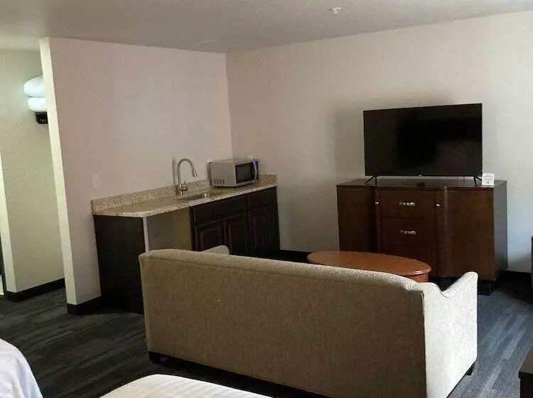 Hotelli Elker Inn & Suites