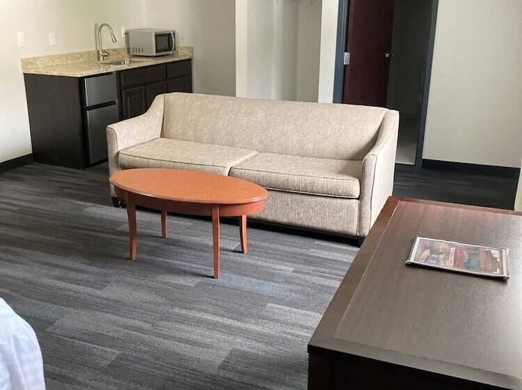 בית מלון כפרי Elker Inn & Suites