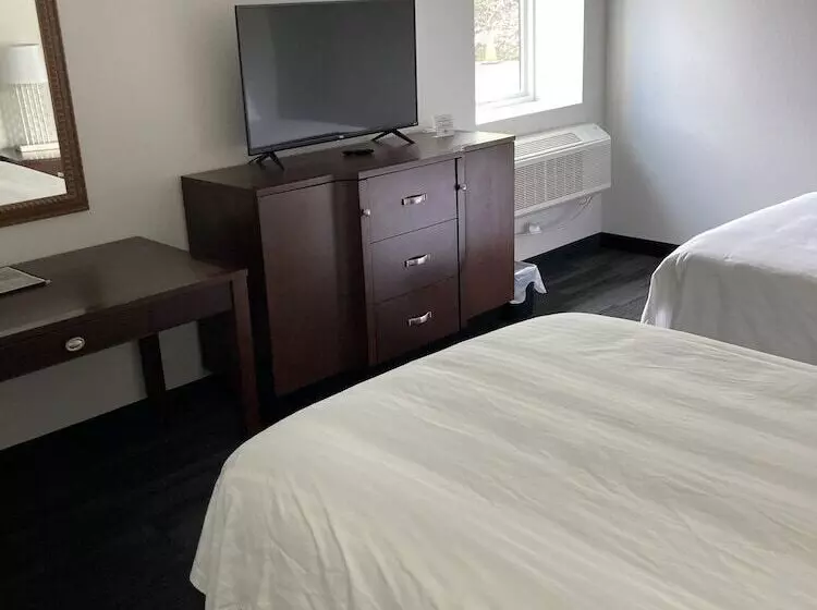 Hotelli Elker Inn & Suites