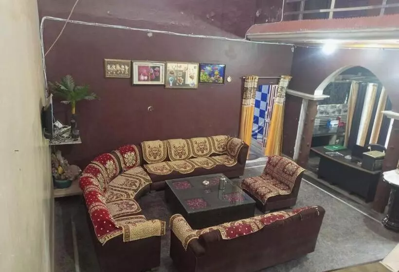 Hotelli Oyo 81242  Paradise