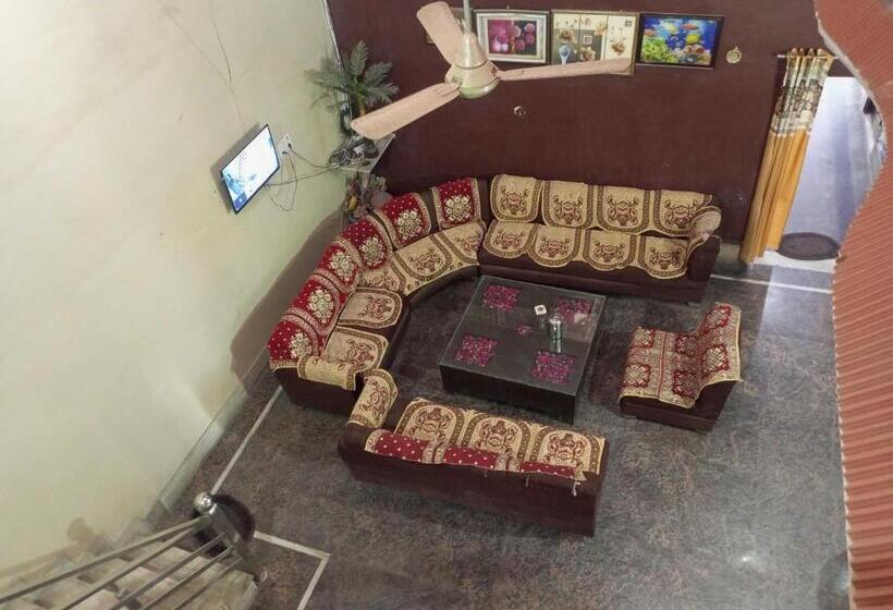 فندق Oyo 81242 Paradise