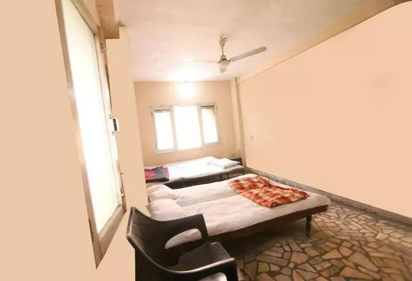 هتل Raj Guest House