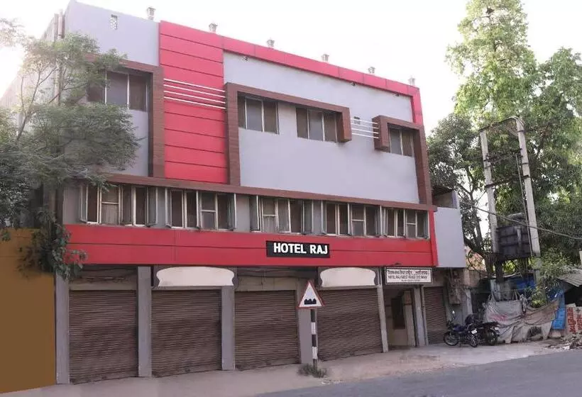 هتل Raj Guest House