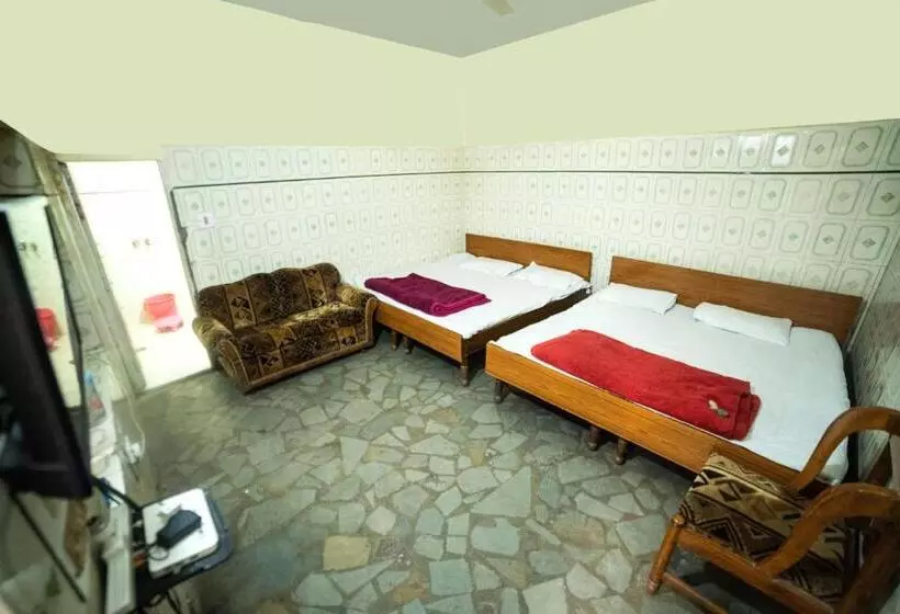 هتل Raj Guest House