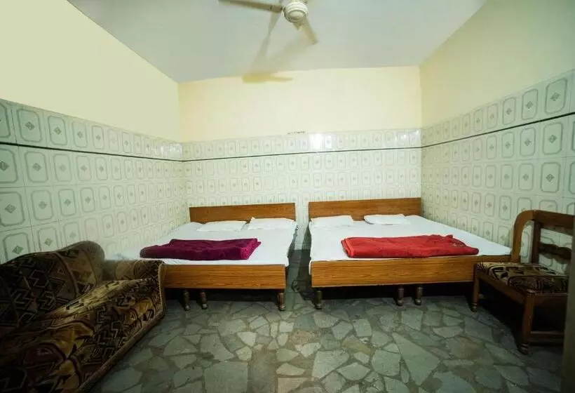 هتل Raj Guest House