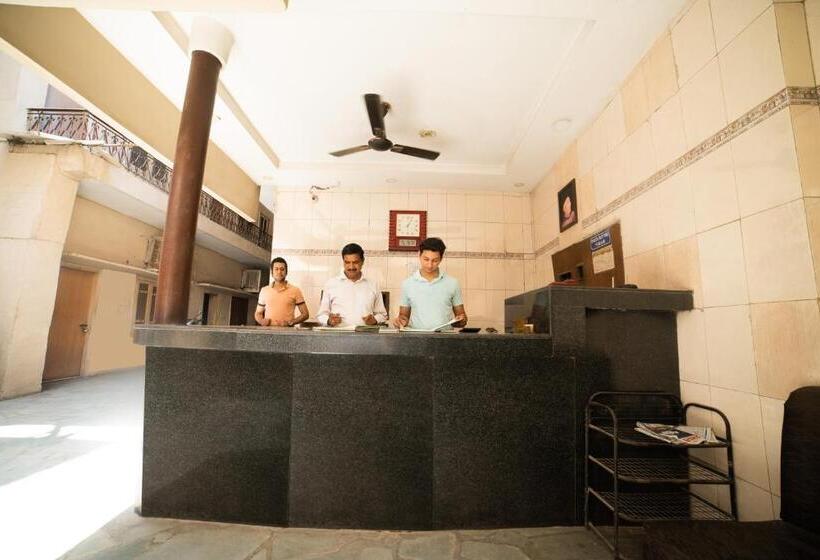 酒店 Raj Guest House