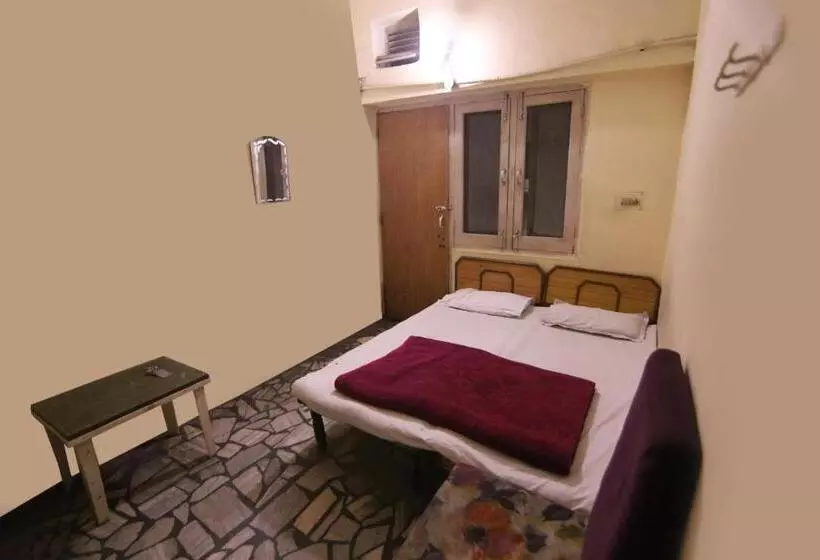 هتل Raj Guest House