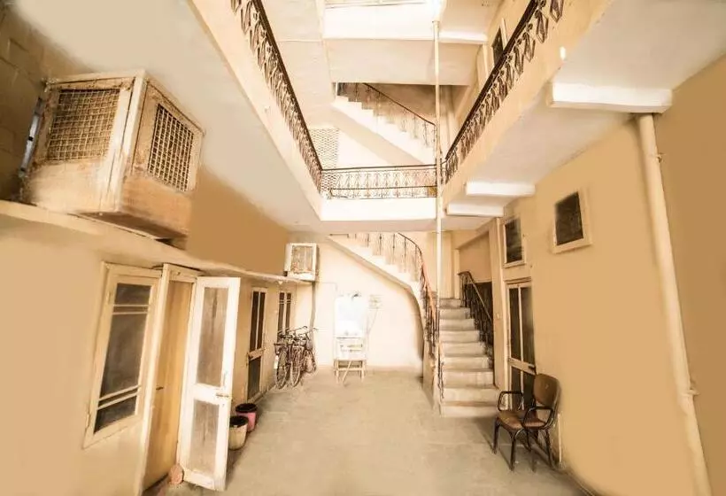 هتل Raj Guest House