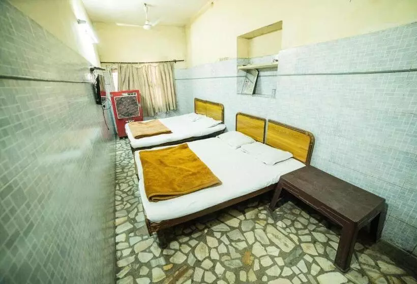 هتل Raj Guest House