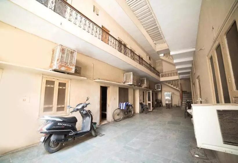 هتل Raj Guest House