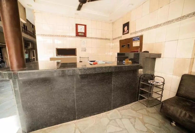 هتل Raj Guest House