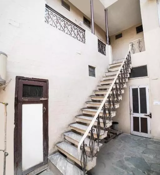 هتل Raj Guest House
