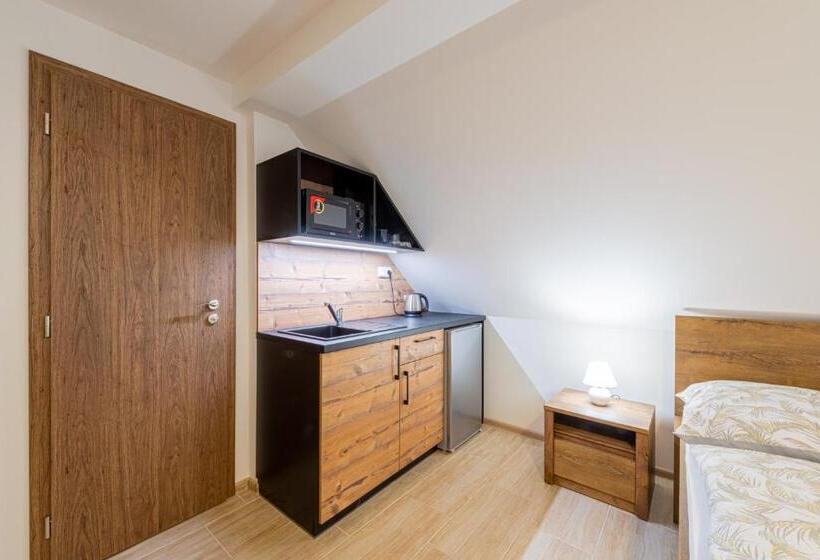 بنسيون Rosakvět