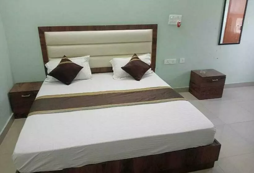 Hotelli Oyo Flagship 81230 Mh Resort