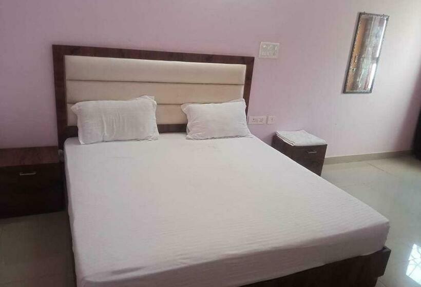 בית מלון כפרי Oyo Flagship 81230 Mh Resort