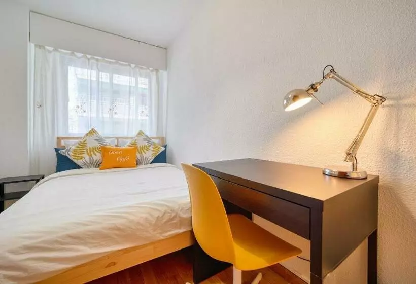 Retkeilymaja B Casacafé Madrid Pozuelo 2 Baño Fuera De La Habitacion O Compartido