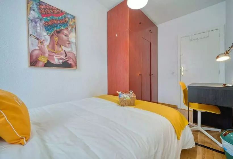 Retkeilymaja B Casacafé Madrid Pozuelo 2 Baño Fuera De La Habitacion O Compartido