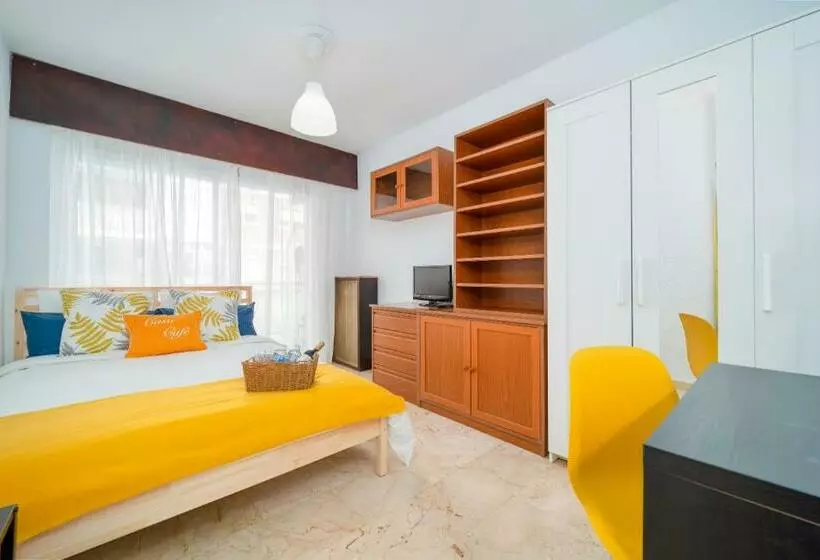 Retkeilymaja B Casacafé Madrid Pozuelo 2 Baño Fuera De La Habitacion O Compartido