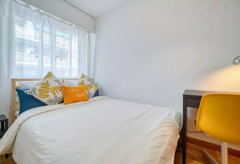 Retkeilymaja B Casacafé Madrid Pozuelo 2 Baño Fuera De La Habitacion O Compartido