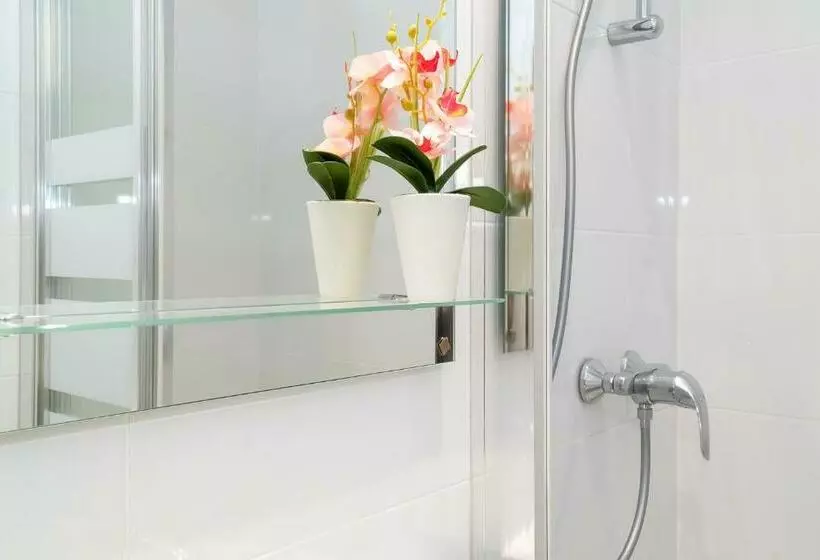 Retkeilymaja B Casacafé Madrid Pozuelo 2 Baño Fuera De La Habitacion O Compartido