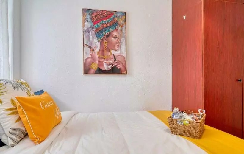 Retkeilymaja B Casacafé Madrid Pozuelo 2 Baño Fuera De La Habitacion O Compartido