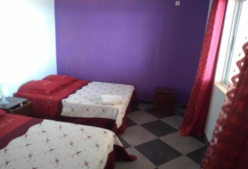 تختخواب و صبحانه Kolina D´sol