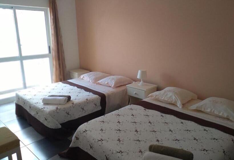 تختخواب و صبحانه Kolina D´sol