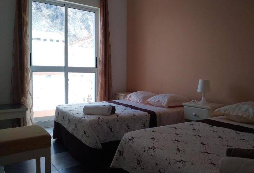 تختخواب و صبحانه Kolina D´sol