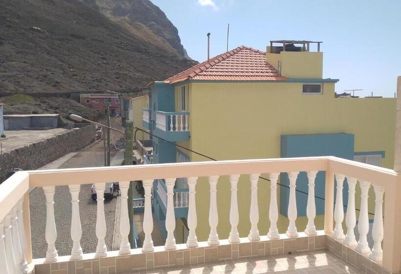 تختخواب و صبحانه Kolina D´sol