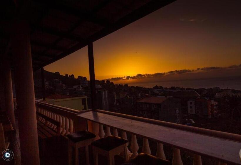 تختخواب و صبحانه Kolina D´sol