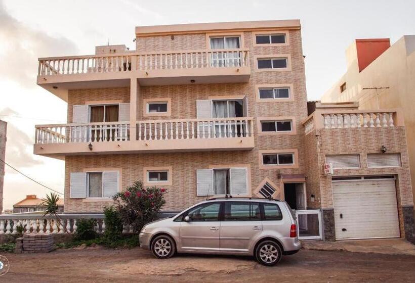 تختخواب و صبحانه Kolina D´sol