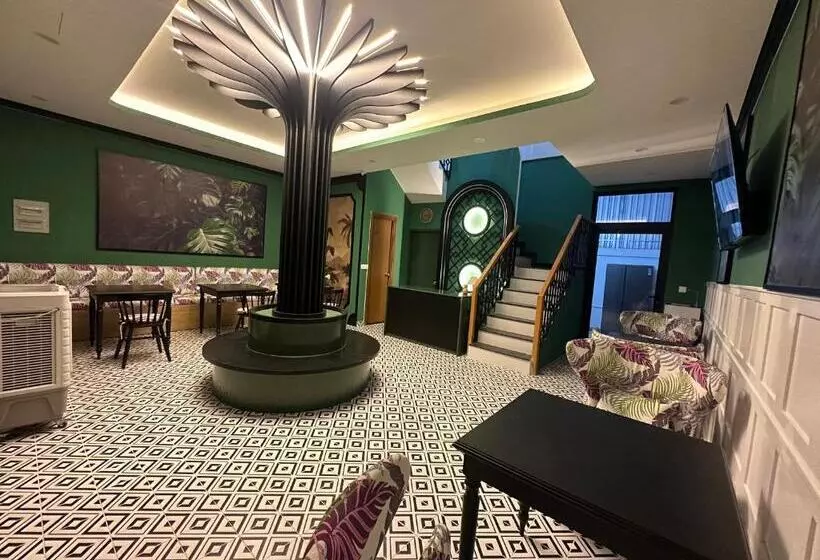 هتل Wins House