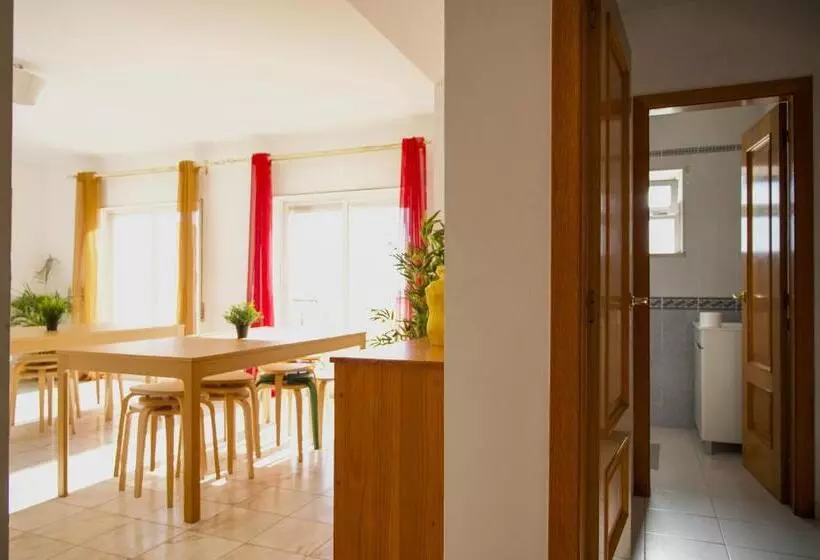 Retkeilymaja Wakeup Triplex House