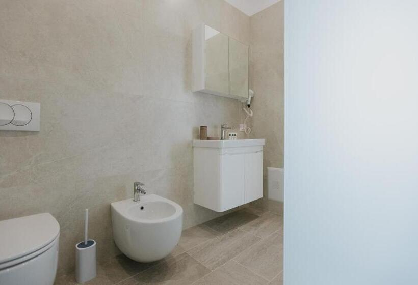 فندق Kroi Near Castle Entrance Castle And Town View