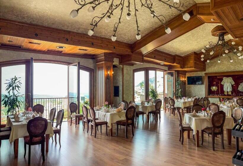 فندق Kroi Near Castle Entrance Castle And Town View