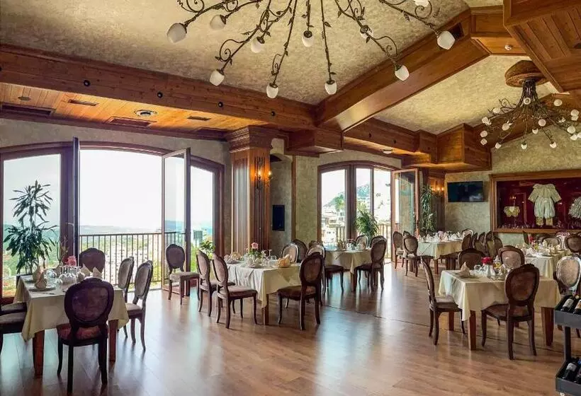 ホテル Kroi Near Castle Entrance Castle And Town View