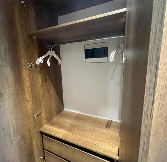 فندق Kroi Near Castle Entrance Castle And Town View