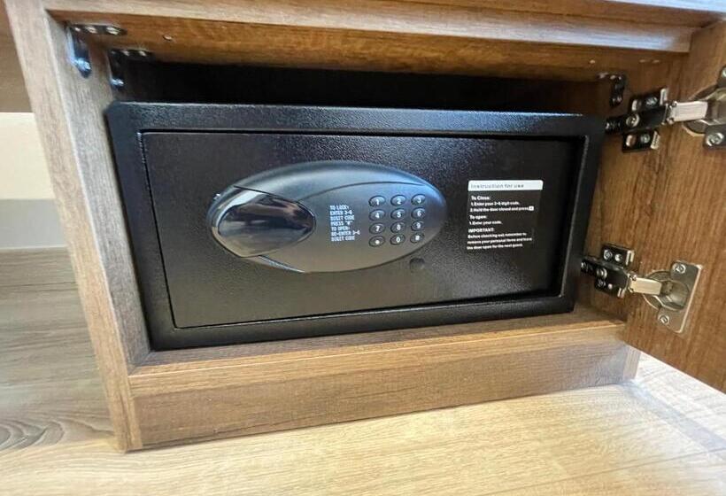 فندق Kroi Near Castle Entrance Castle And Town View