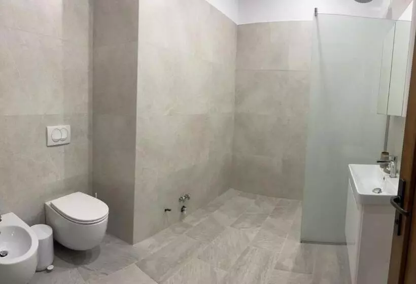 ホテル Kroi Near Castle Entrance Castle And Town View