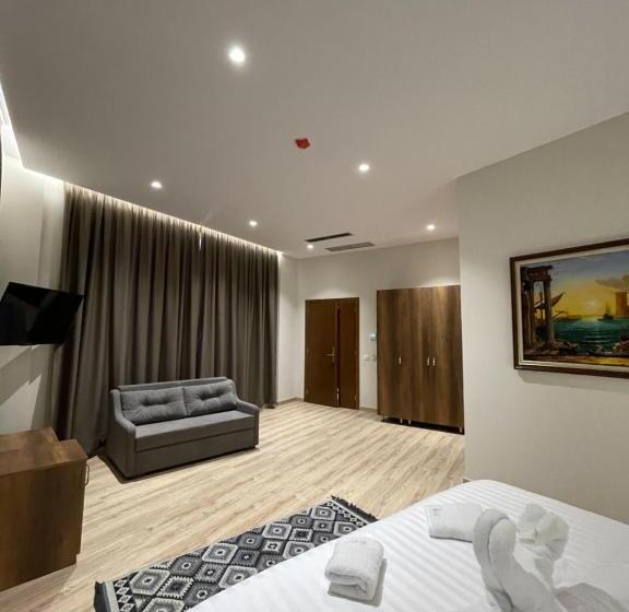 فندق Kroi Near Castle Entrance Castle And Town View