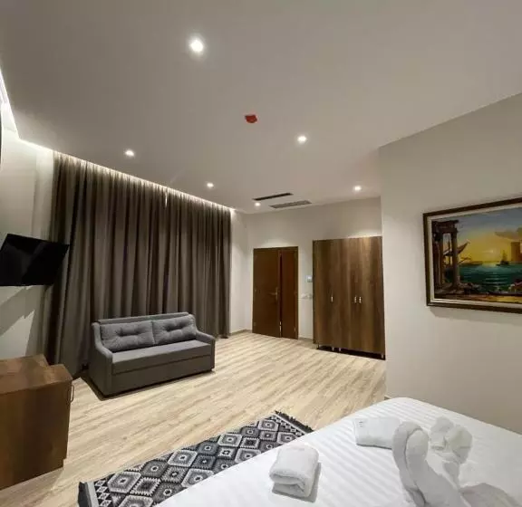 ホテル Kroi Near Castle Entrance Castle And Town View