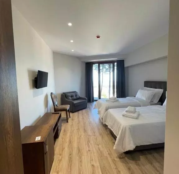 ホテル Kroi Near Castle Entrance Castle And Town View