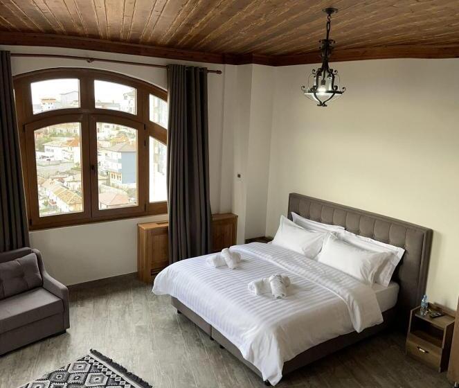 فندق Kroi Near Castle Entrance Castle And Town View