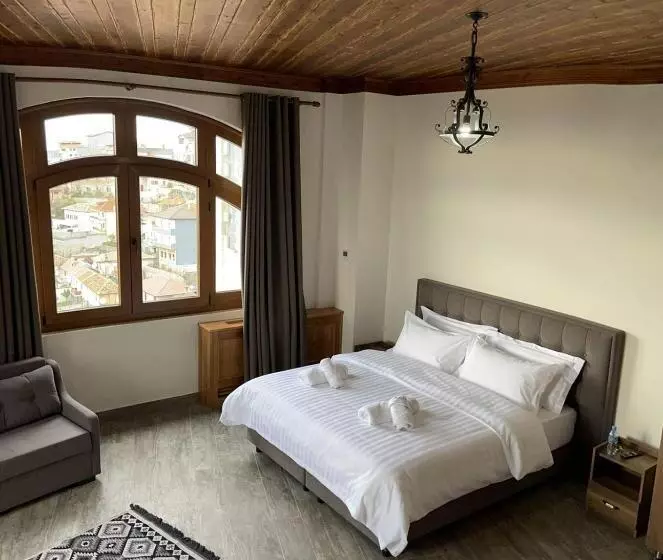 ホテル Kroi Near Castle Entrance Castle And Town View